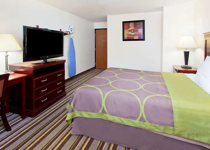 Super 8 By Wyndham Tuscaloosa