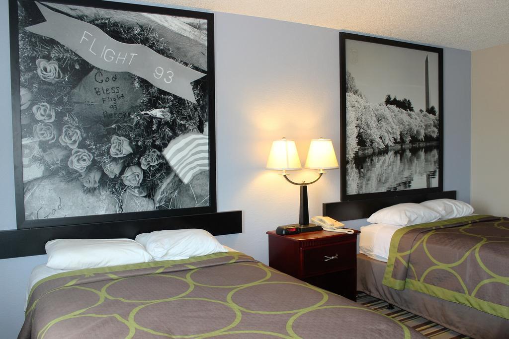Super 8 By Wyndham Hotel 2*