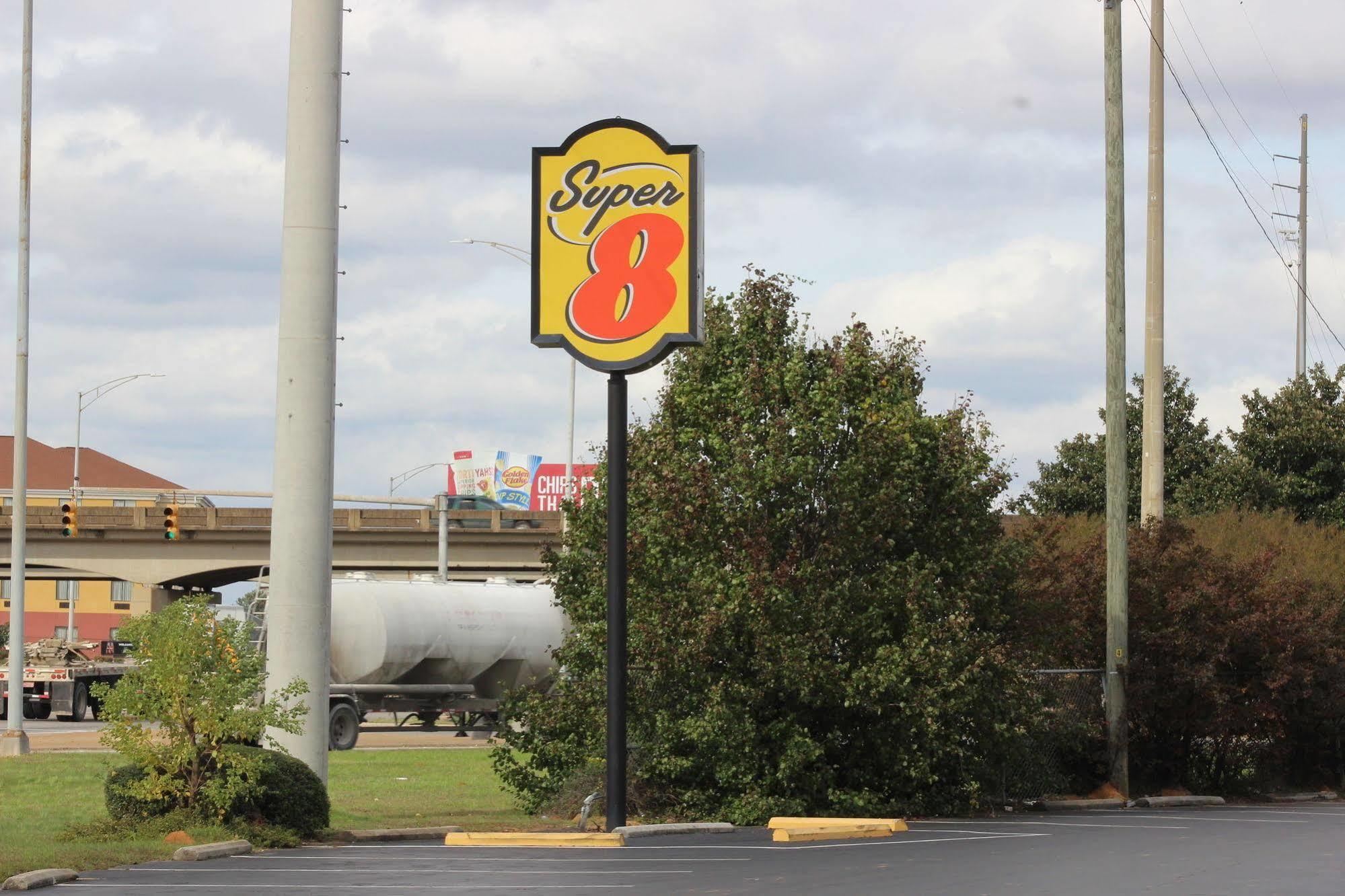 Super 8 By Wyndham Hotel