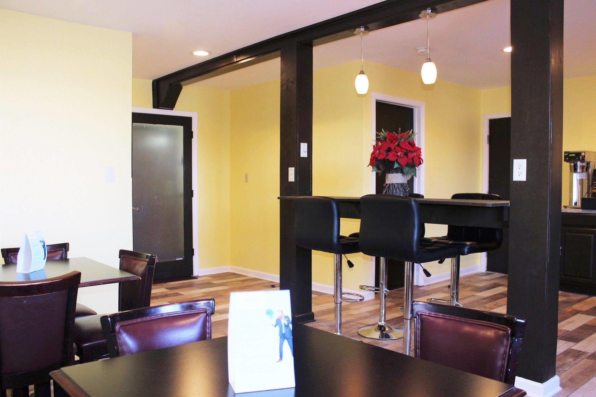 Super 8 By Wyndham Hotel 2*